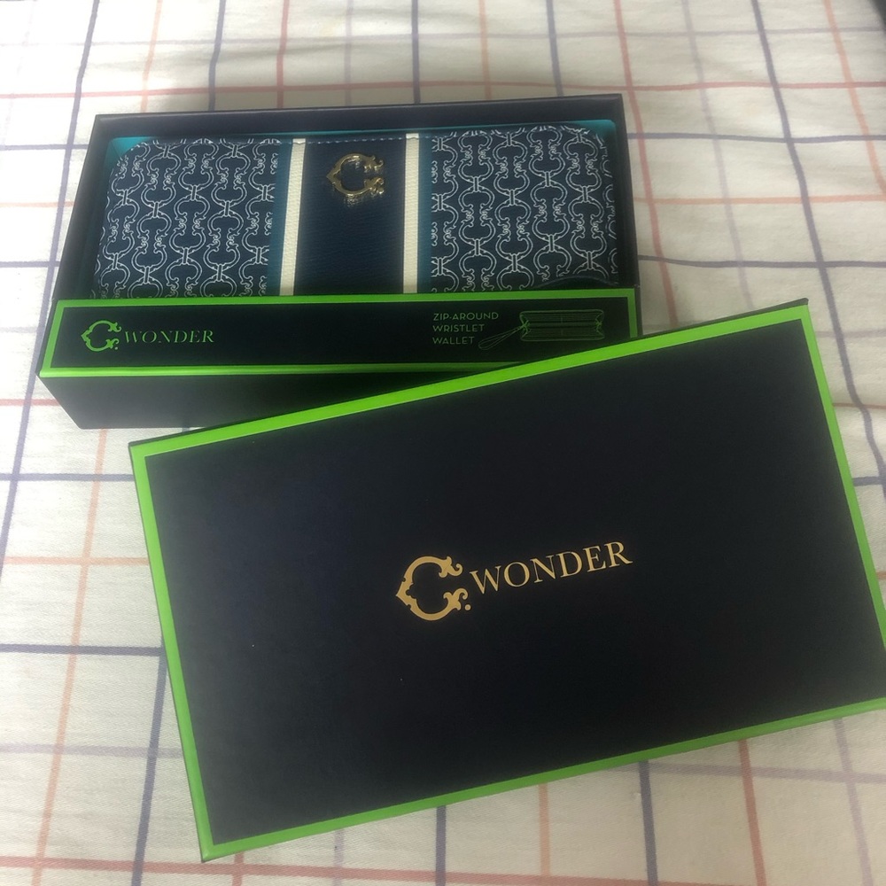 NWT C. Wonder Zip Around Wristlet Wallet